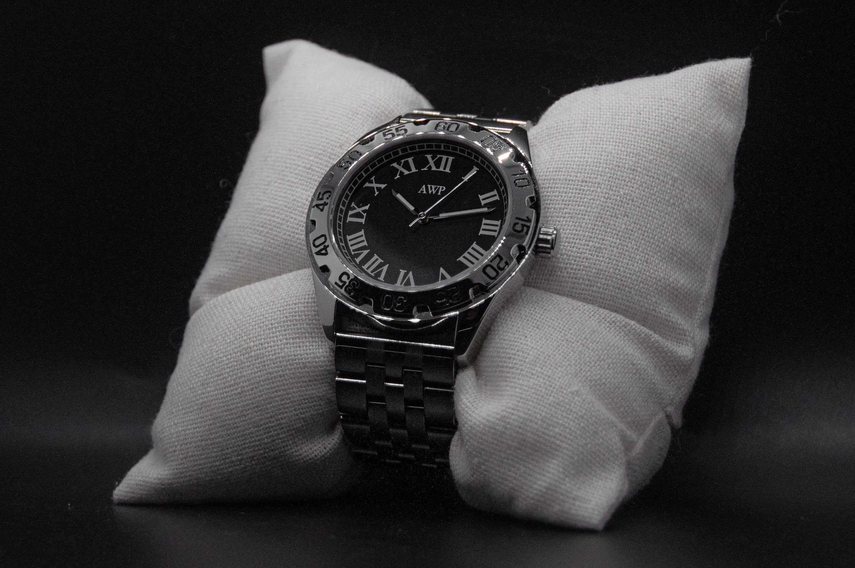 Momento | A Watch You Build Together